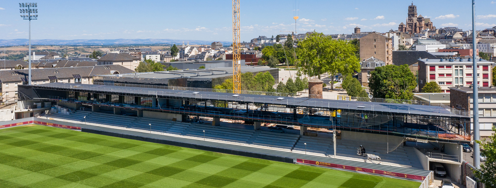 La tribune populaire actuellement en travaux.